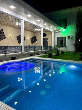 Paradise family pool haus